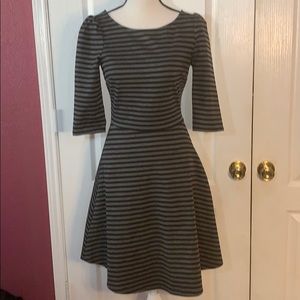 Pixley black/gray striped 3/4 length sleeves dress